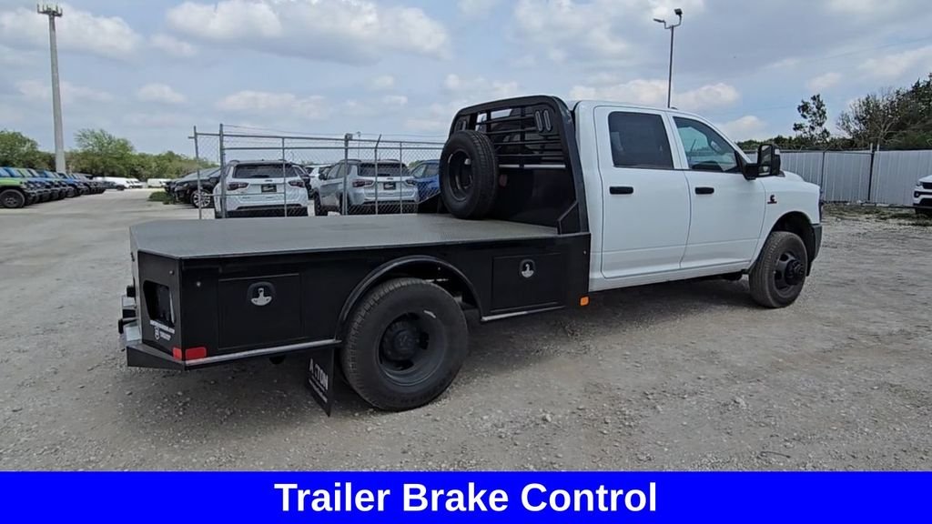 New 2026 Bright White Clearcoat RAM Tradesman image 17
