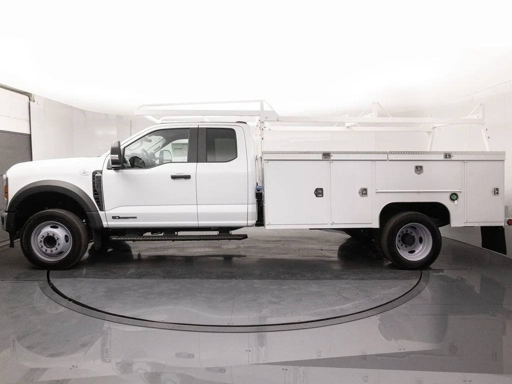 2026 Ford F-450 Super Duty Chassis Cab XL - Photo 4
