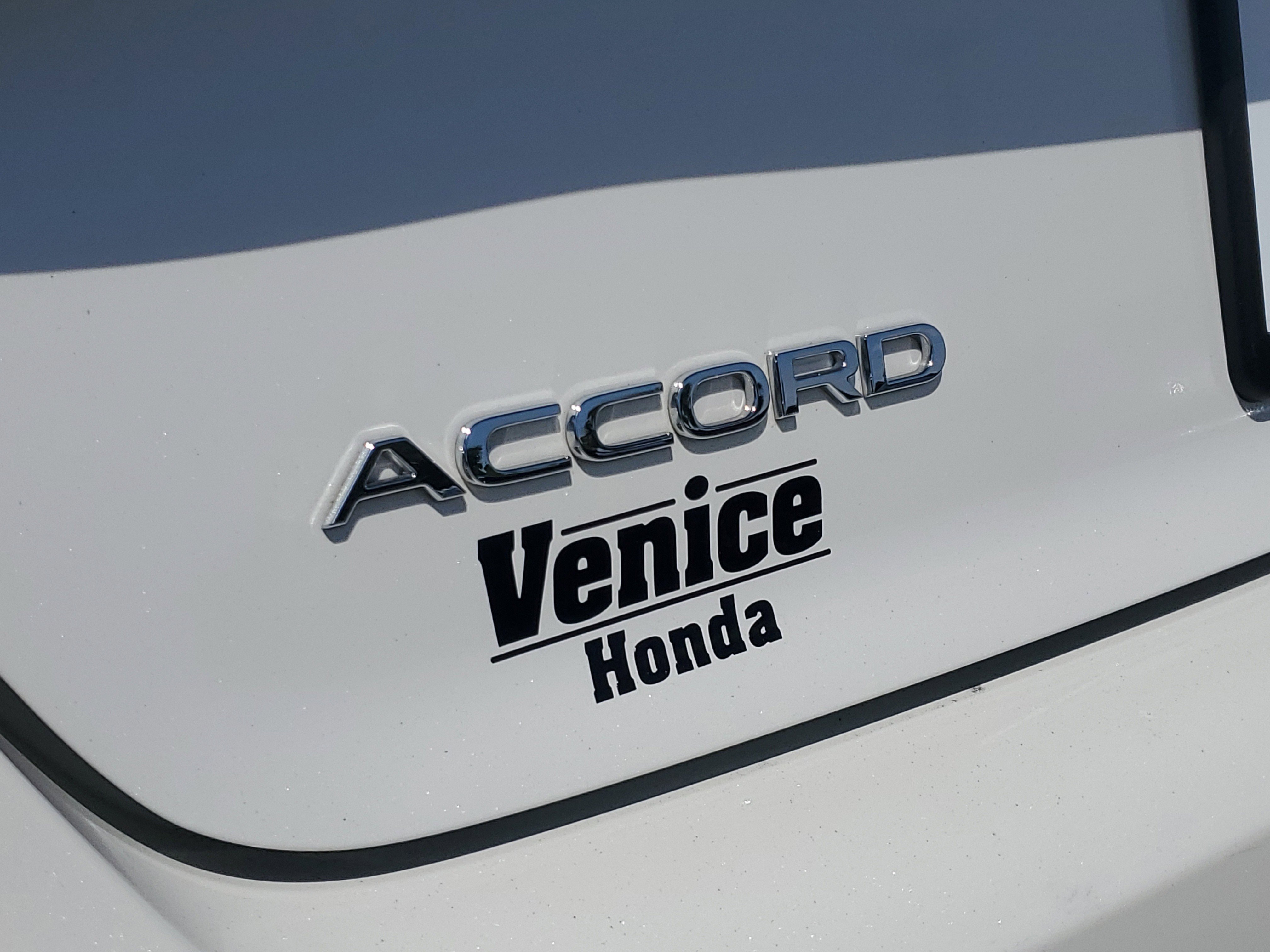 Used 2023 White Honda LX image 5