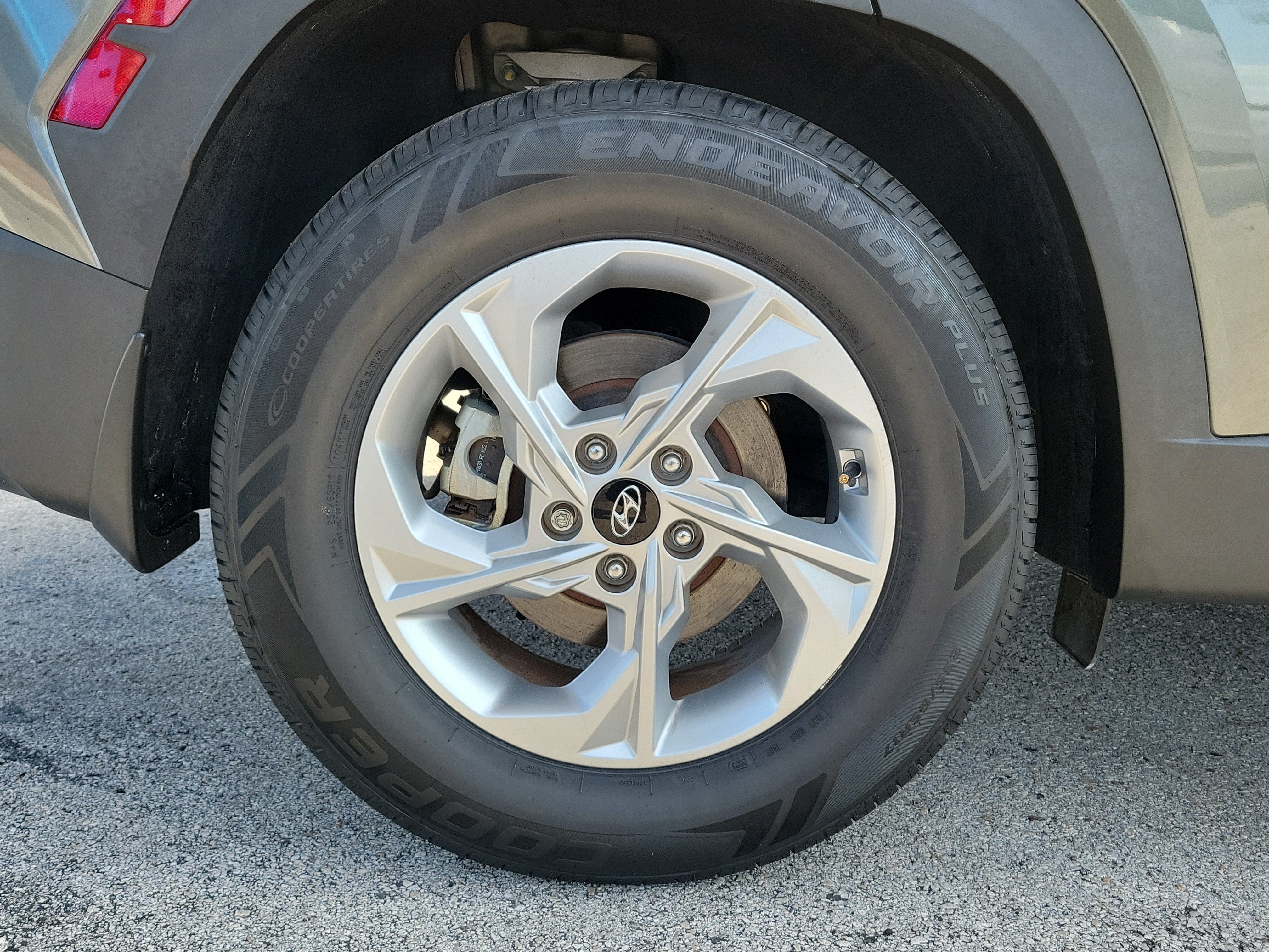 Used 2022 Amazon Gray Hyundai SEL image 8