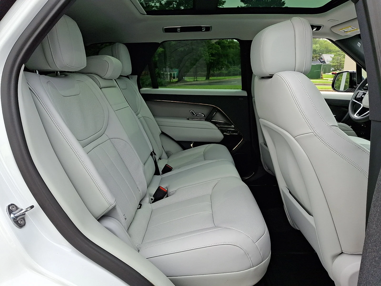 Certified Used 2024 Fuji White   1Aa Land Rover SE image 20