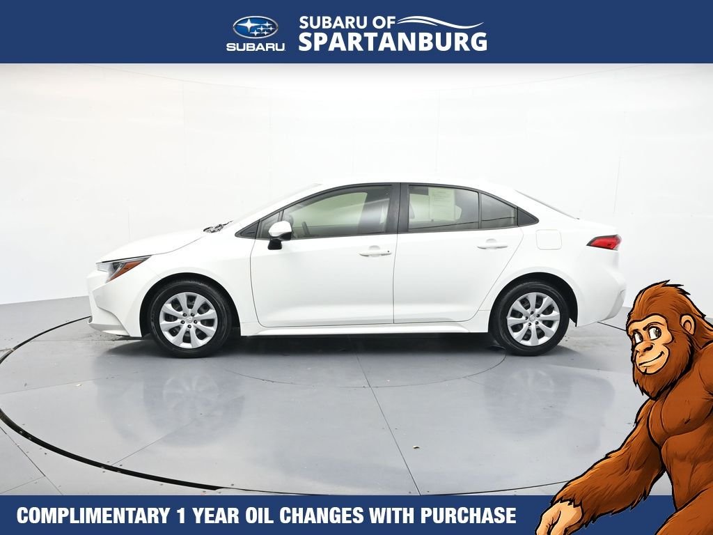 Used 2022 White Toyota LE image 3