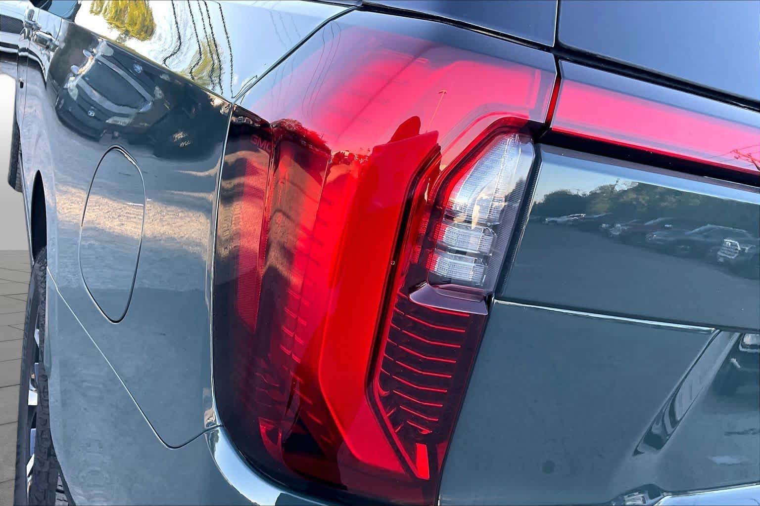 Used 2026 Midnight Pine GMC AT4 image 28