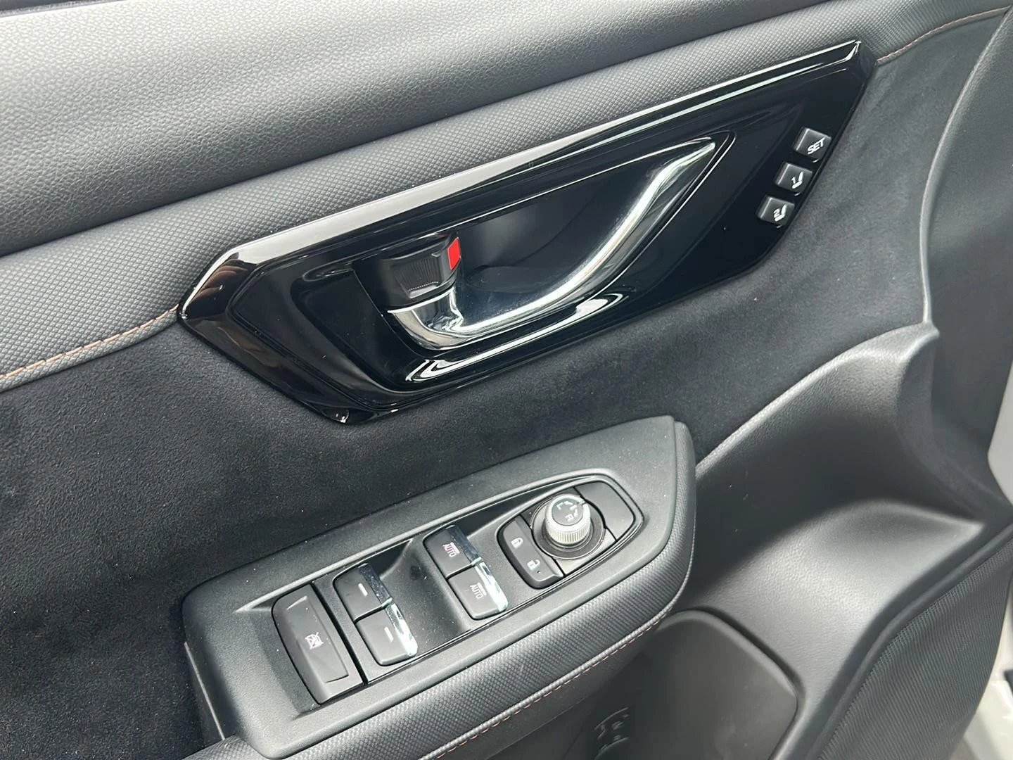 Used 2025  Subaru  image 15