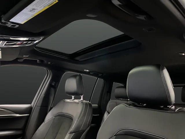New 2026 Diamond Black Crystal Pearl-Coat Exterior Paint Jeep Altitude image 7