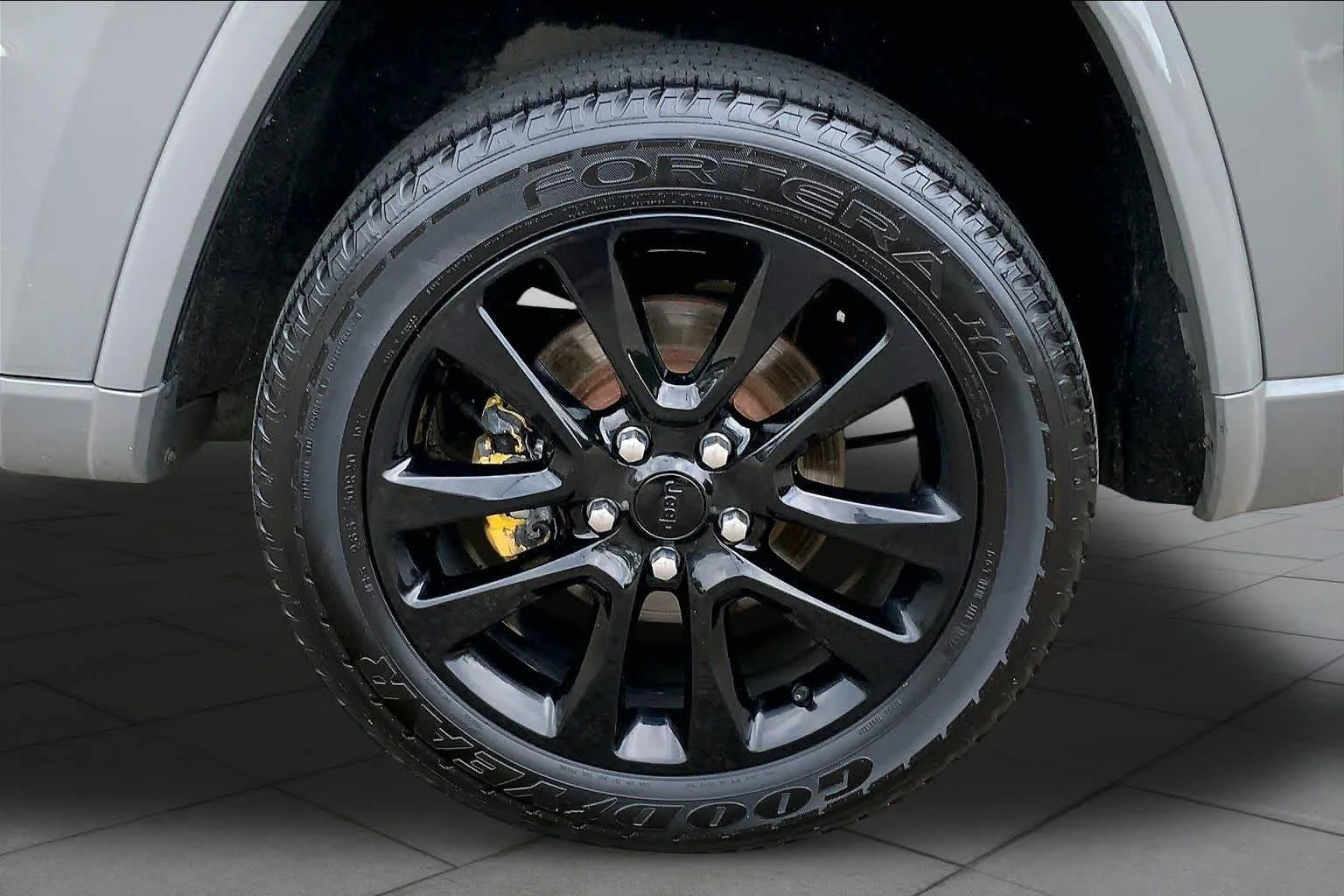 Used 2019 Sting-Gray Clearcoat Jeep Altitude image 11