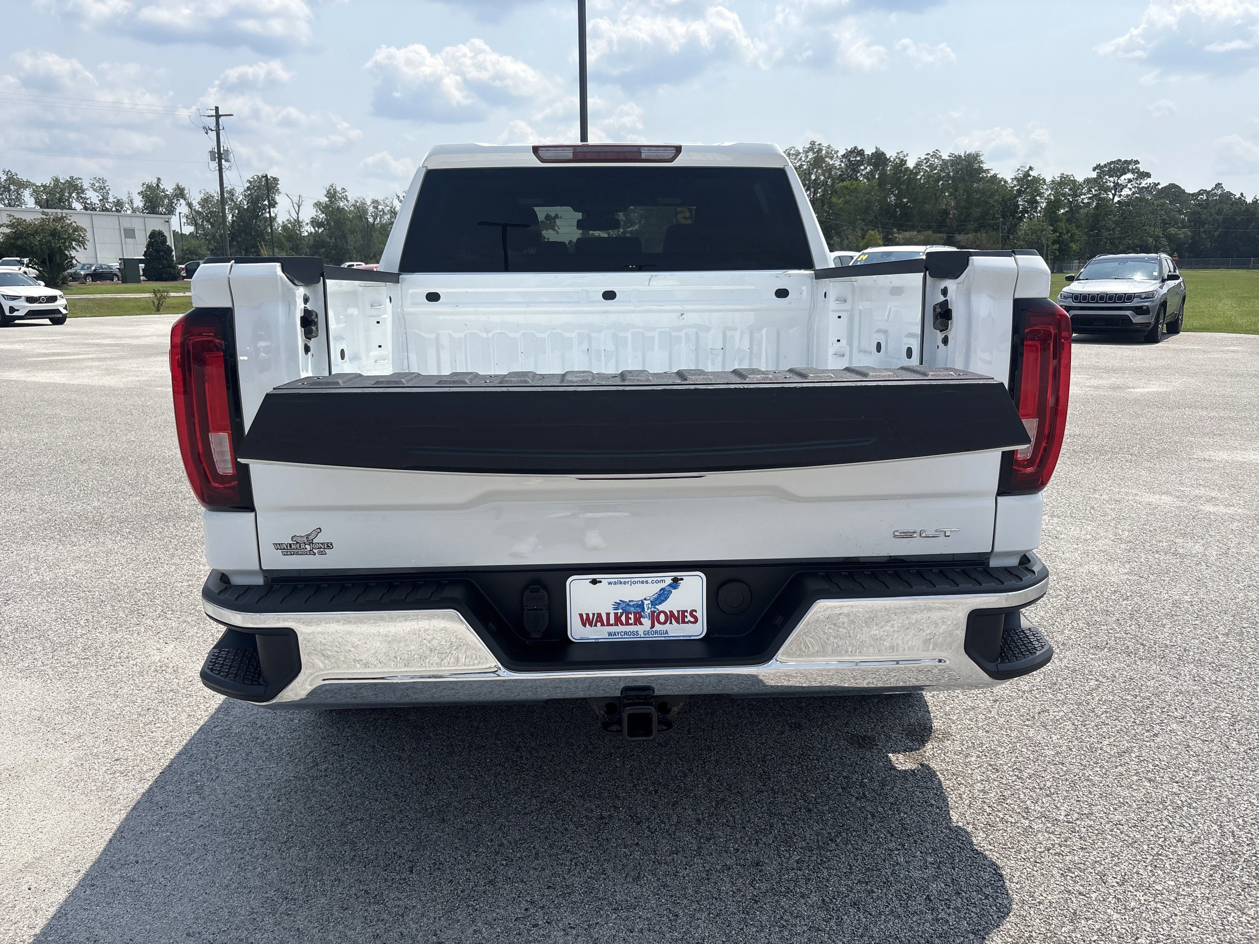 Used 2025 Summit White GMC SLT image 9