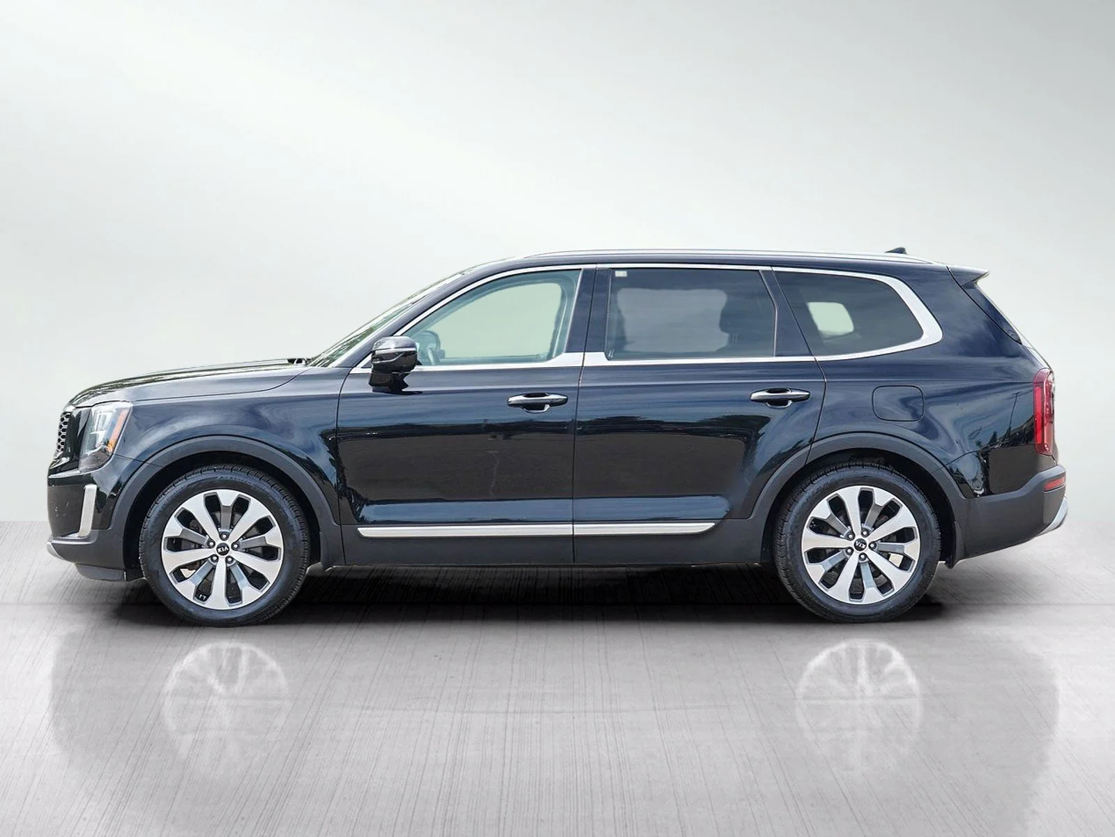 Used 2020 Kia Telluride SX with VIN 5XYP5DHC5LG032169 for sale in Burnsville, Minnesota