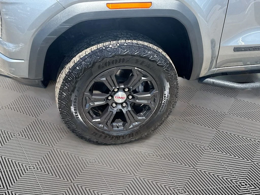 Used 2023 Silver GMC Elevation image 35