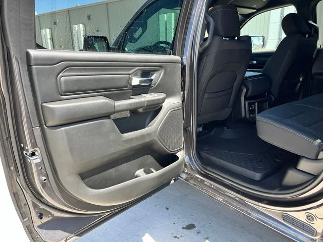 New 2026 Granite Crystal Metallic Clear-Coat Exterior Paint RAM Warlock image 17