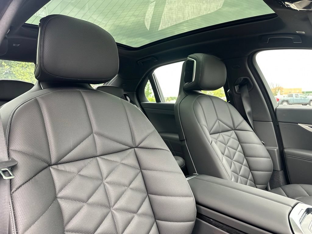 New 2026 Black Sapphire Metallic BMW 740i xDrive image 26