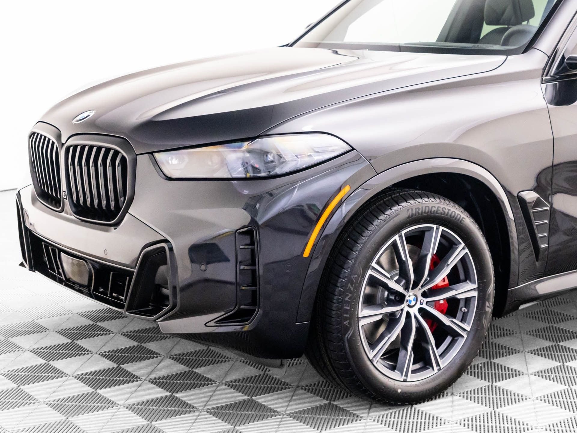 New 2026 Black Sapphire Metallic BMW xDrive40i image 34