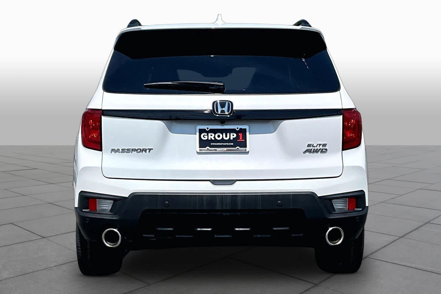 Certified Used 2023 Platinum White Pearl Honda AWD ELITE image 5