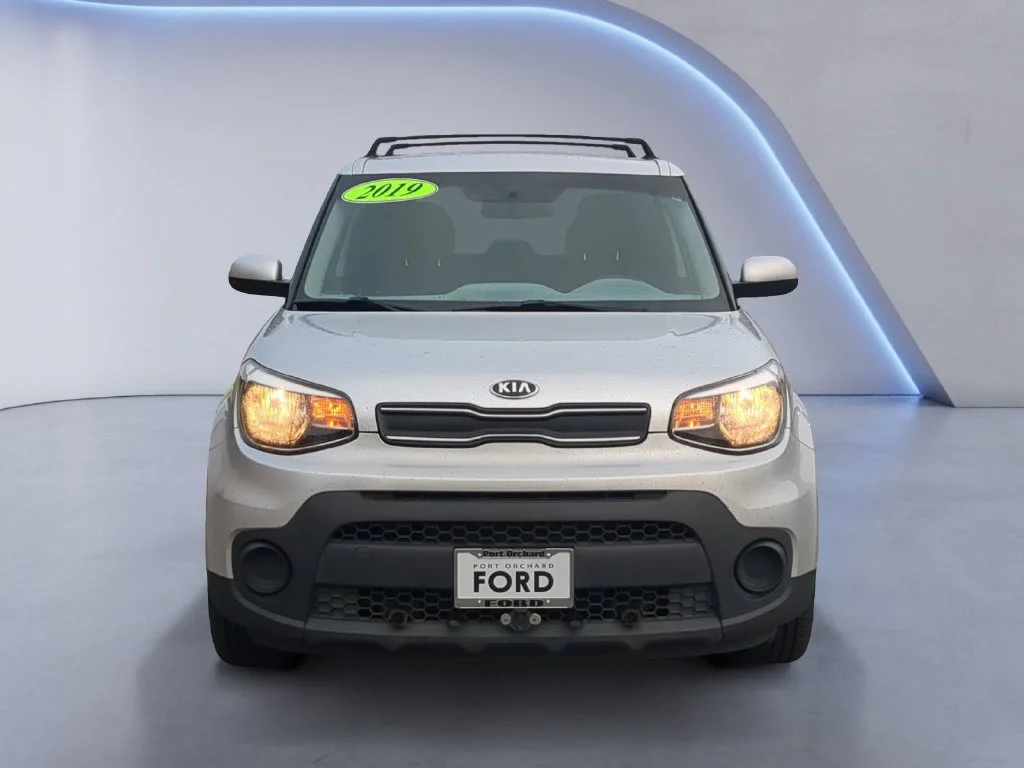 Used 2019 Silver Kia Base image 10