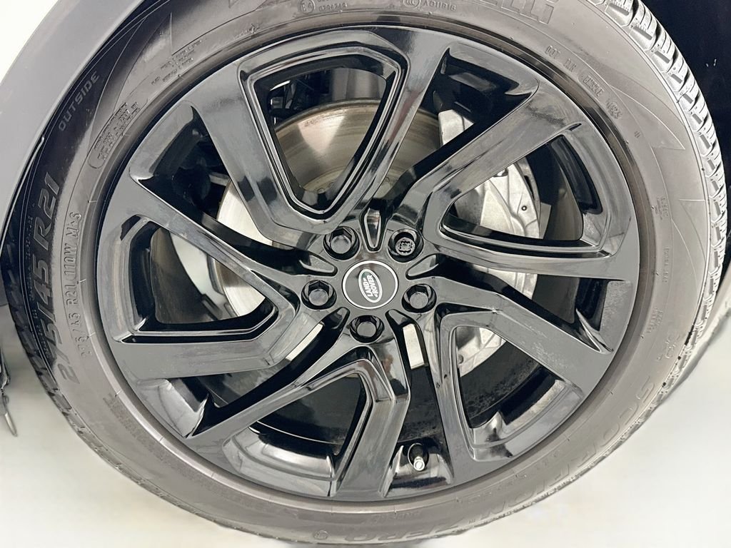 Certified Used 2025 Fuji White Land Rover S image 29