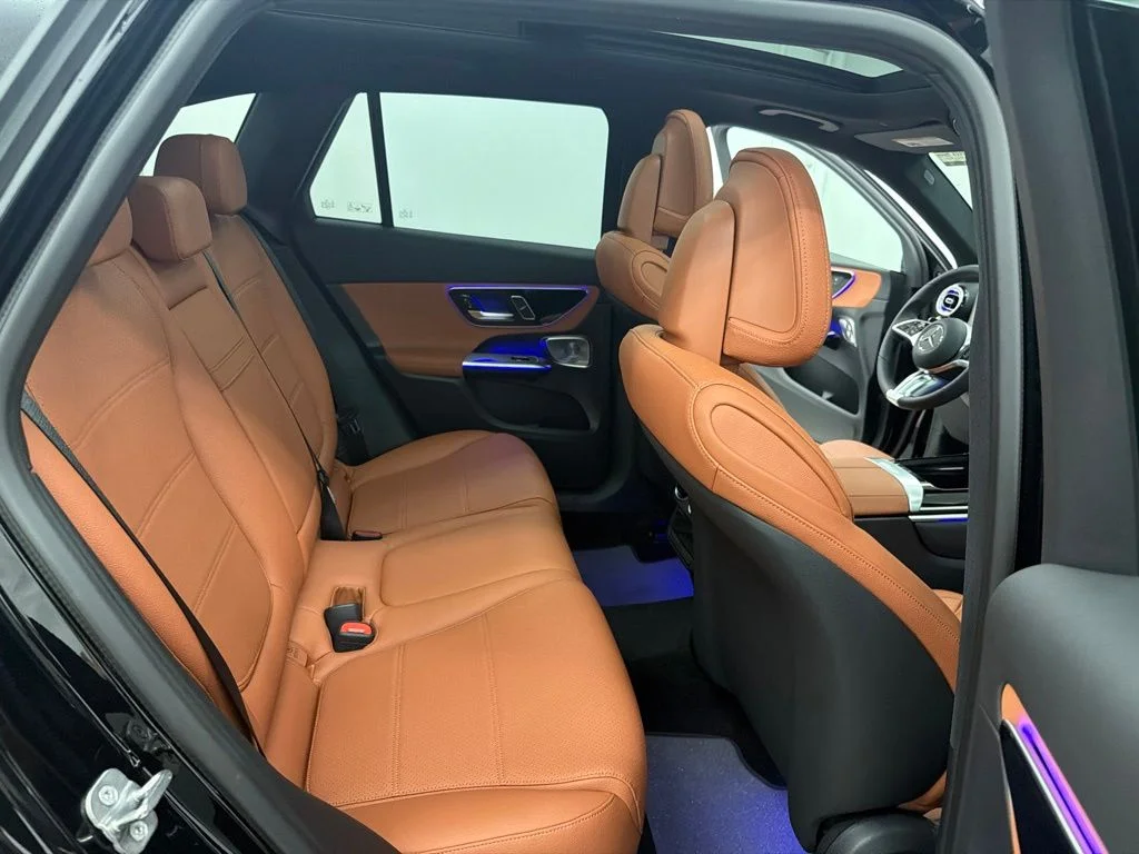 New 2027 Black Mercedes-Benz GLC 300 image 28