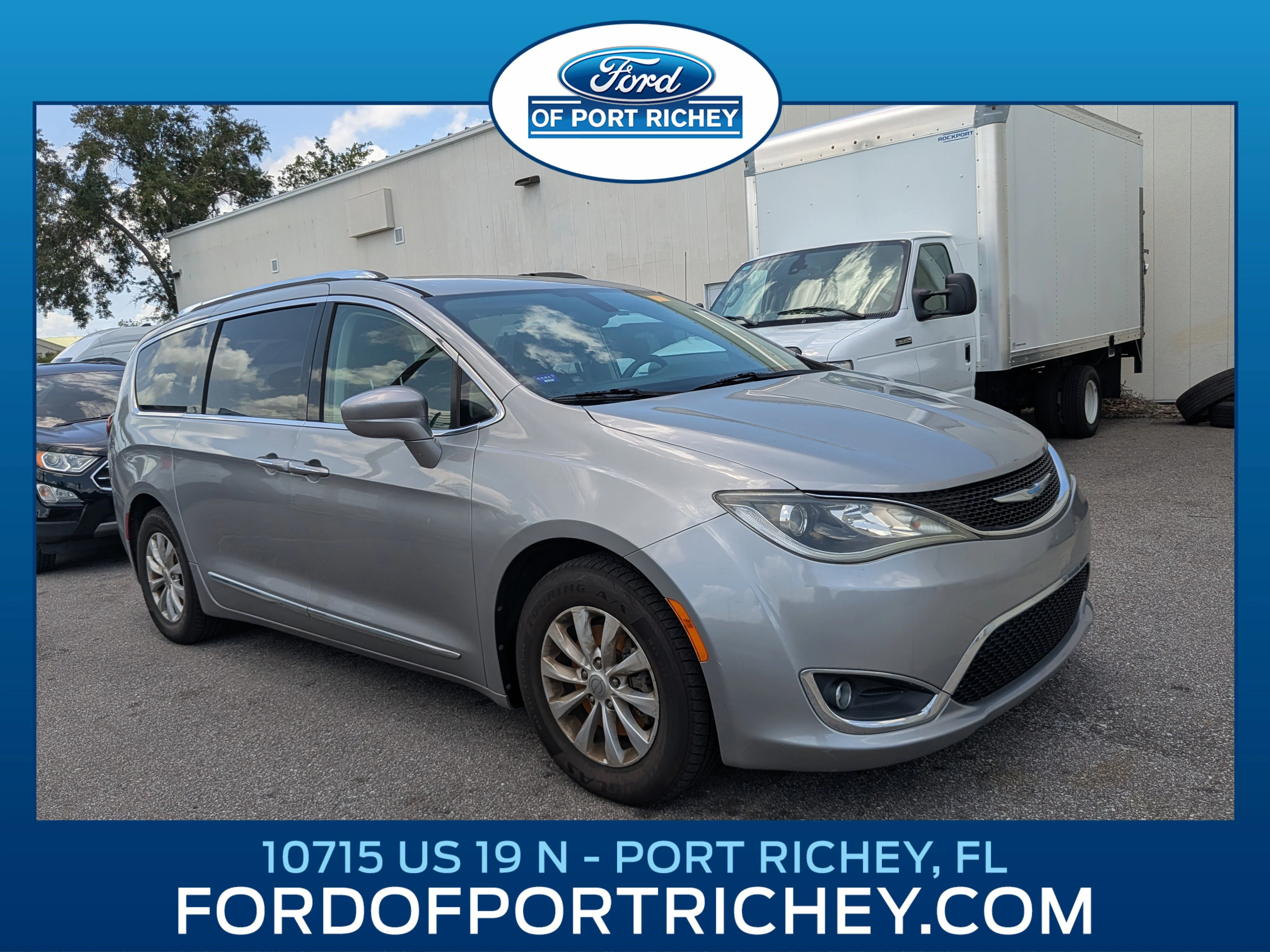 2018 Chrysler Pacifica Touring L's photo