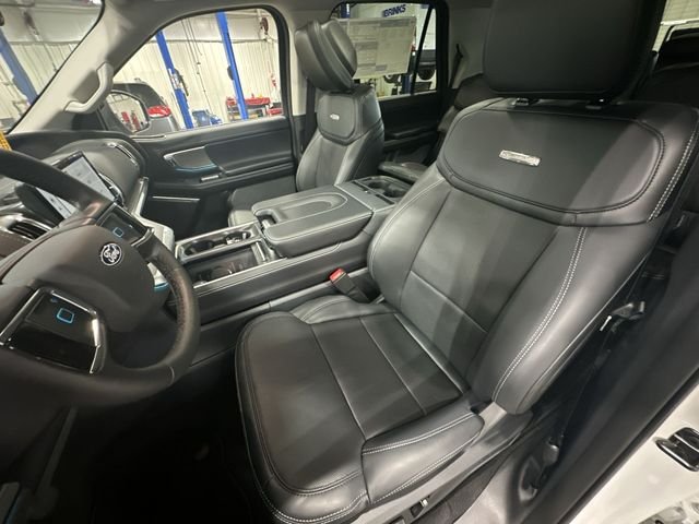 New 2027 Star White Metallic Tri-Coat Ford Platinum image 17