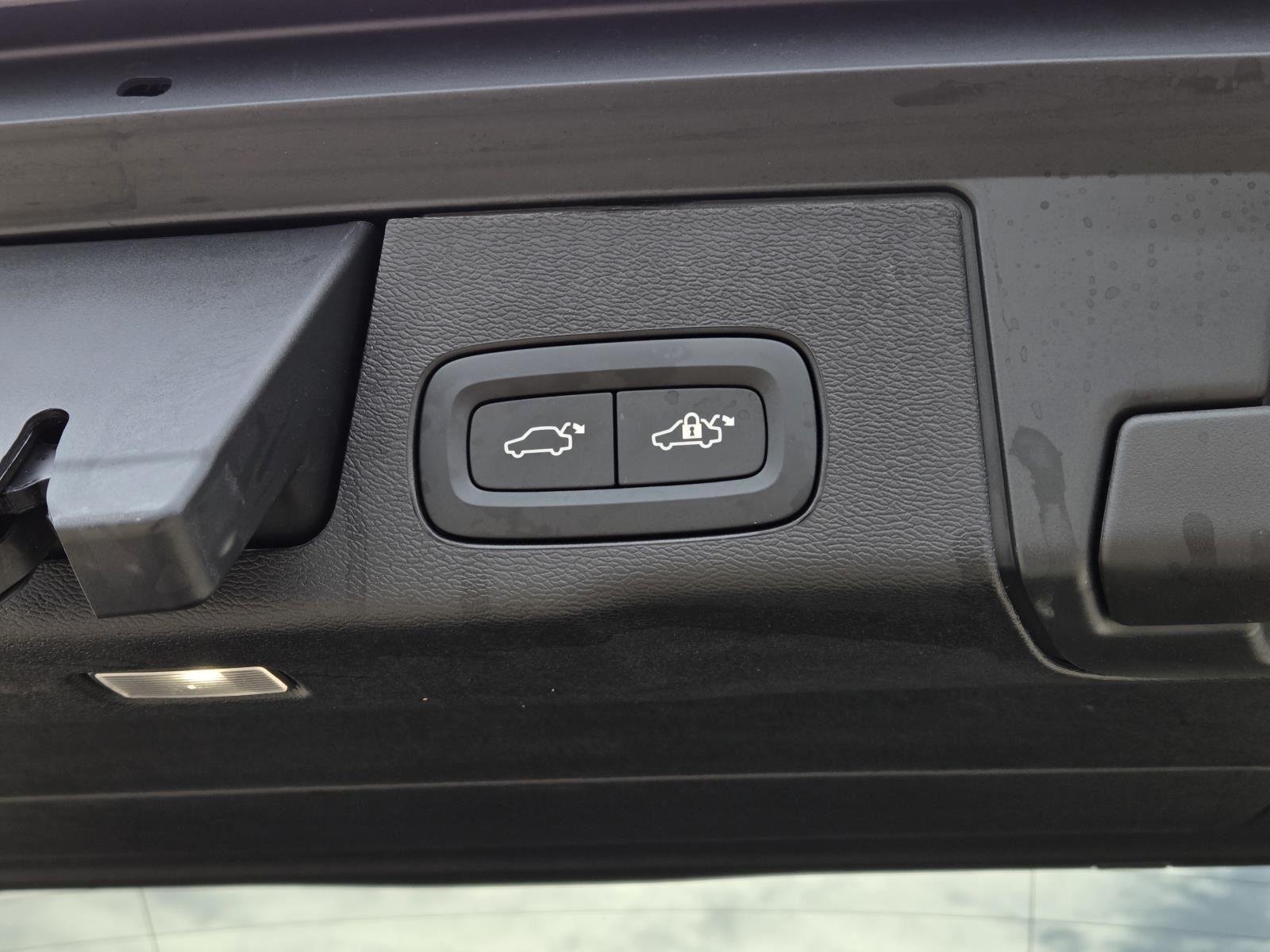 Used 2026 Aurora Silver Volvo Plus image 14