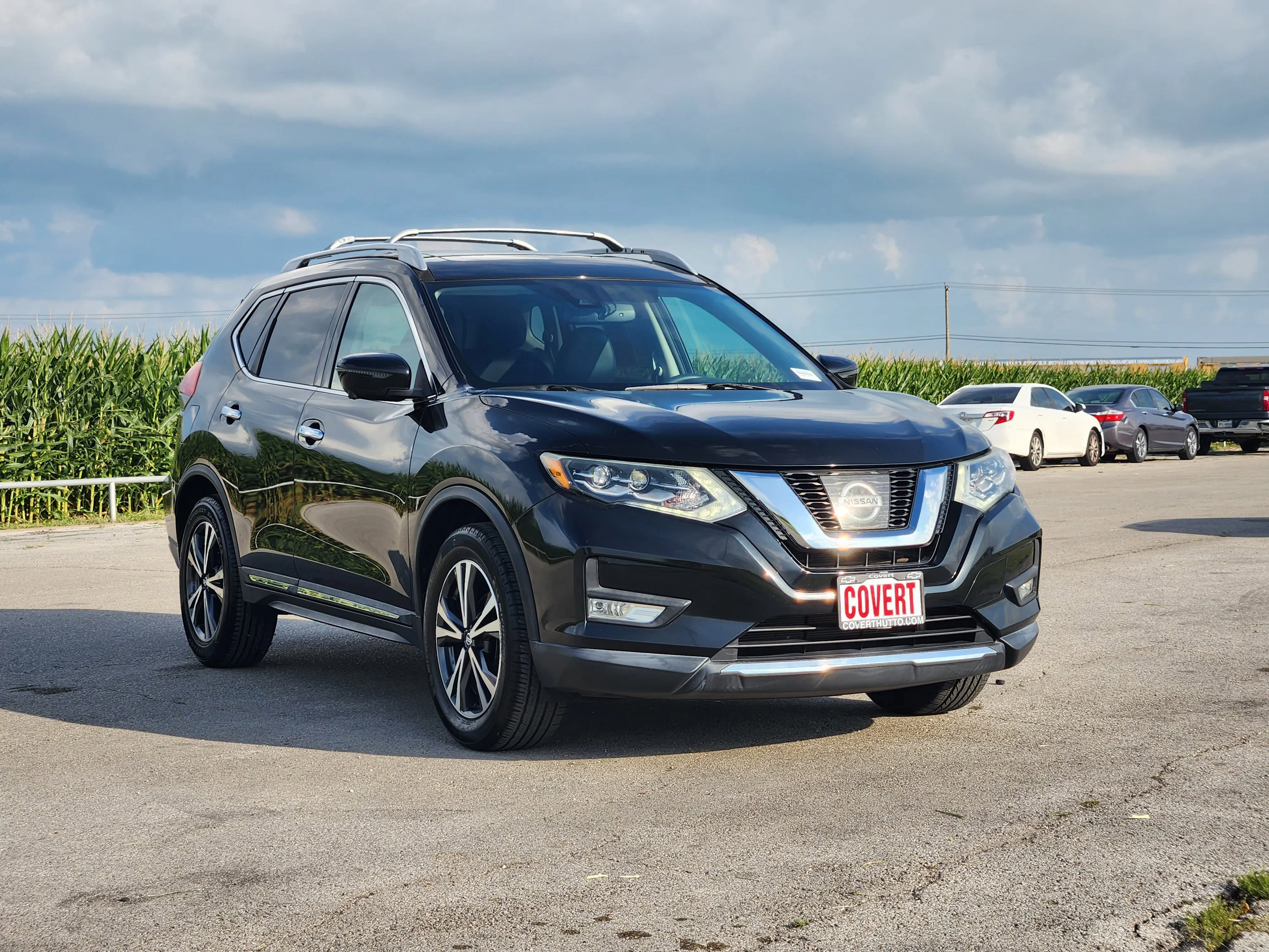 Used 2017 Magnetic Black Nissan SL image 3
