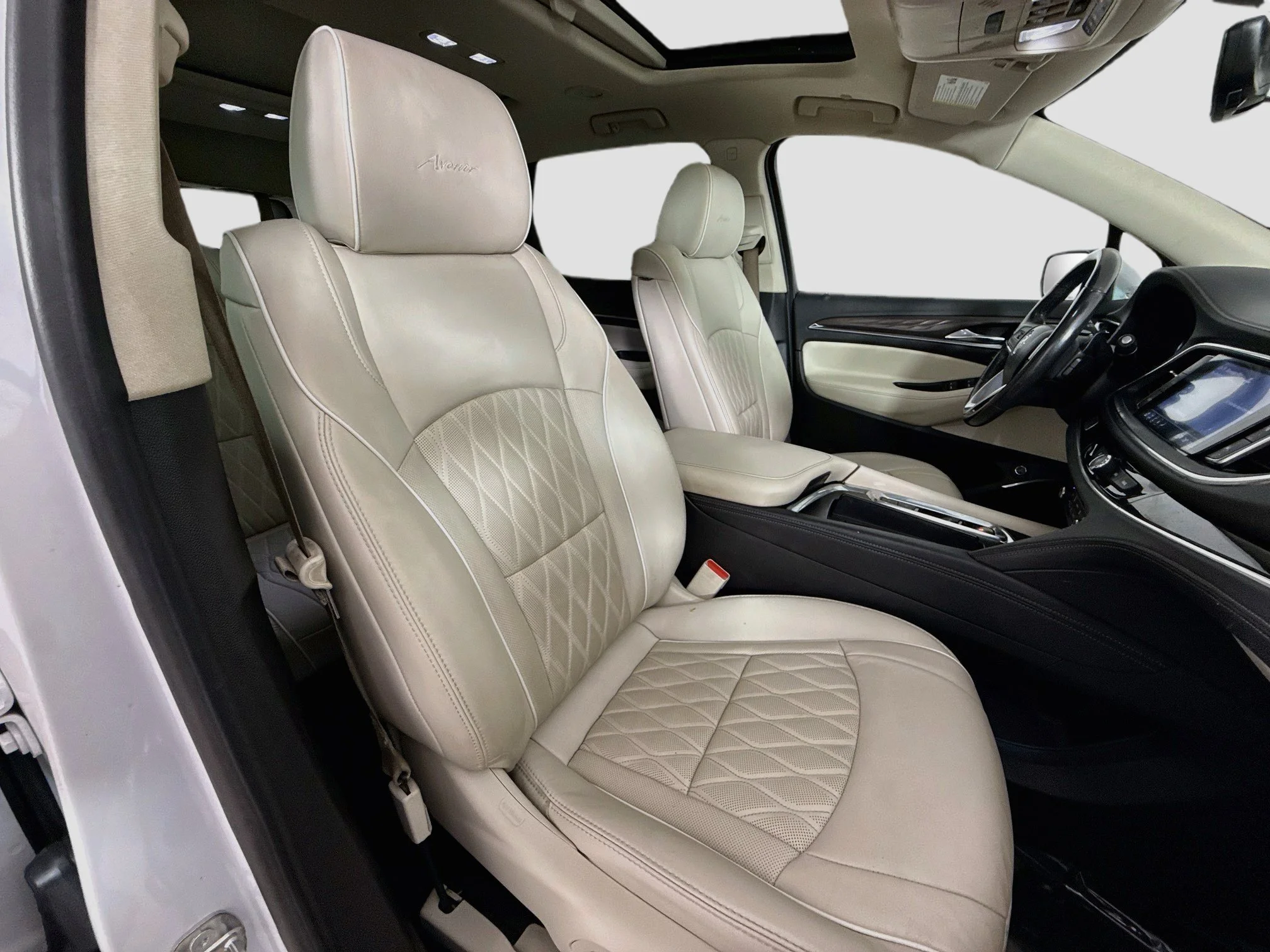 Used 2023 White Frost Tricoat Buick Avenir image 31