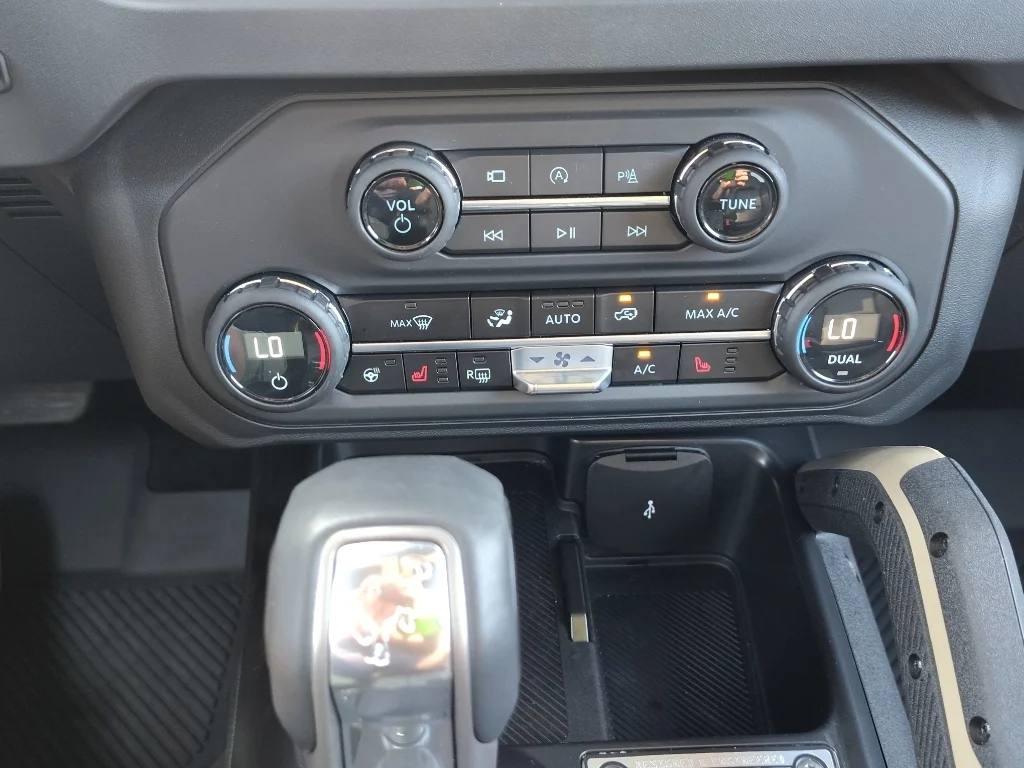 Used 2025 Shadow Black Ford Badlands image 19