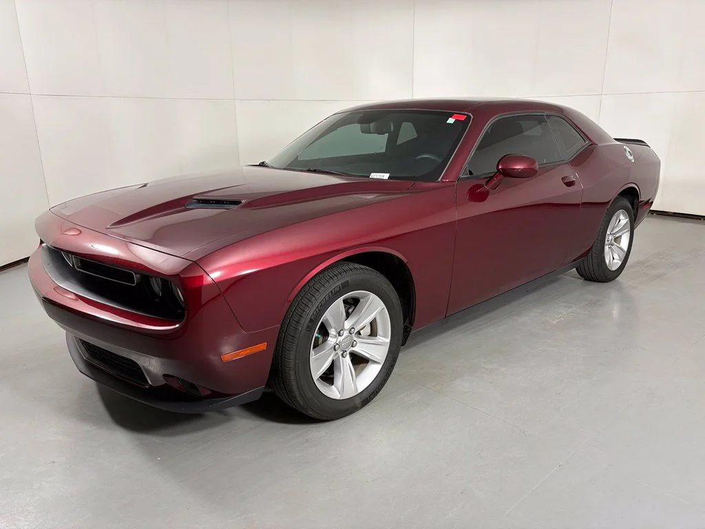 Used 2023 Red Dodge SXT image 4