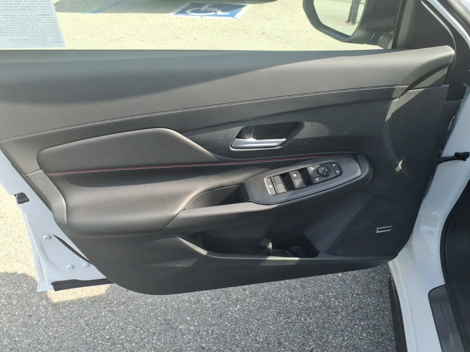 New 2026 Aspen White TriCoat / Super Black Two-tone Nissan SR image 9