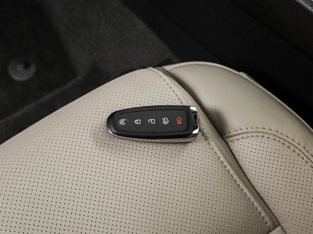 Used 2015 White Ford Limited image 40