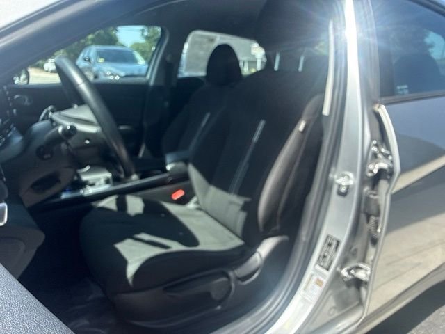 Used 2022 Shimmering Silver Pearl Hyundai SEL image 10