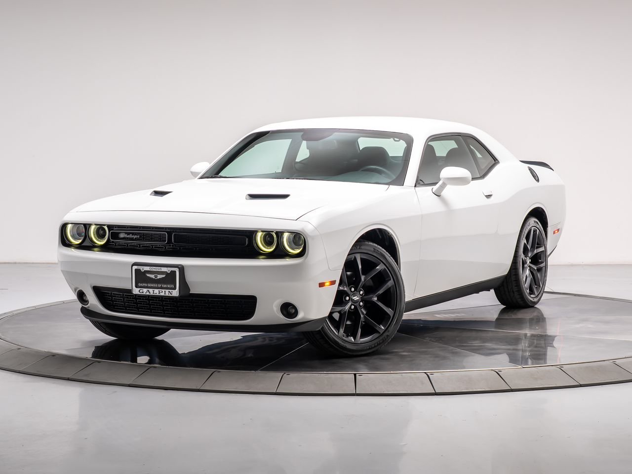 2019 Dodge Challenger SXT Auto's photo