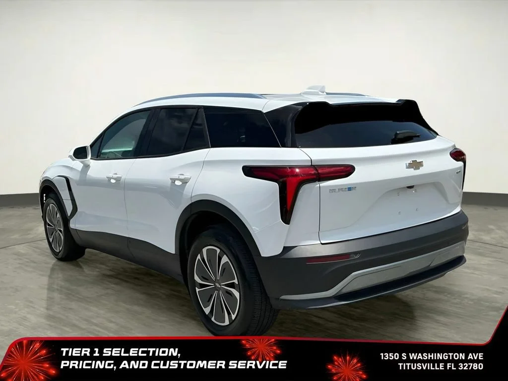 Used 2025 Summit White Chevrolet LT image 5
