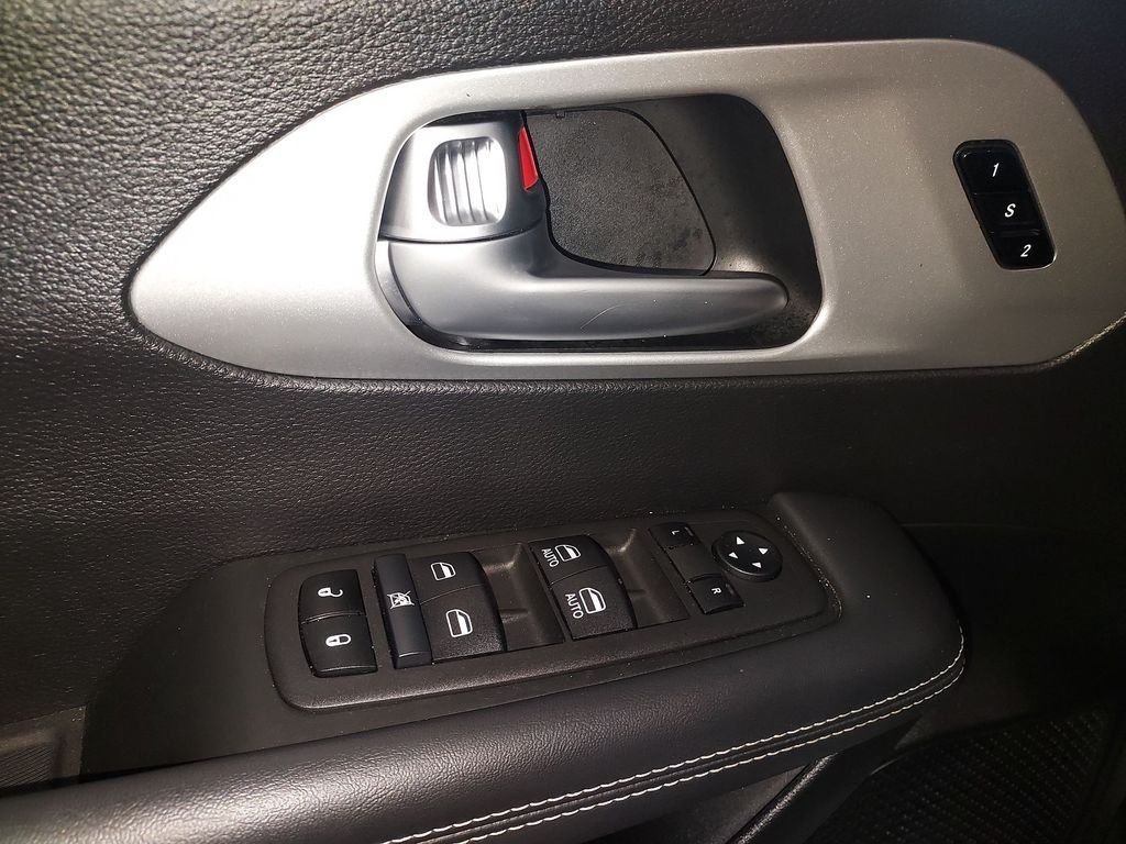 Used 2024 White Chrysler Select image 19