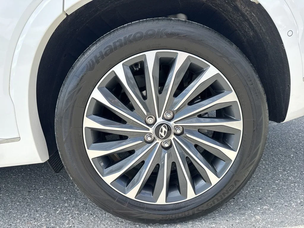 Used 2025 White Hyundai Calligraphy image 35