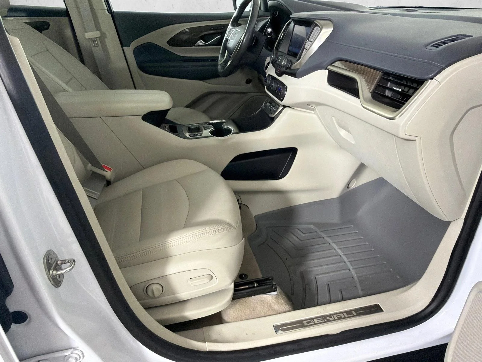 Used 2022 Black GMC Denali image 15