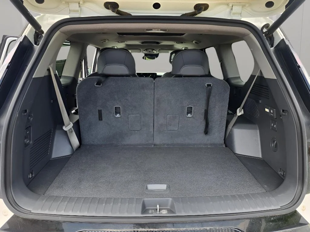 Used 2024 Snow White Pearl Kia Land image 9