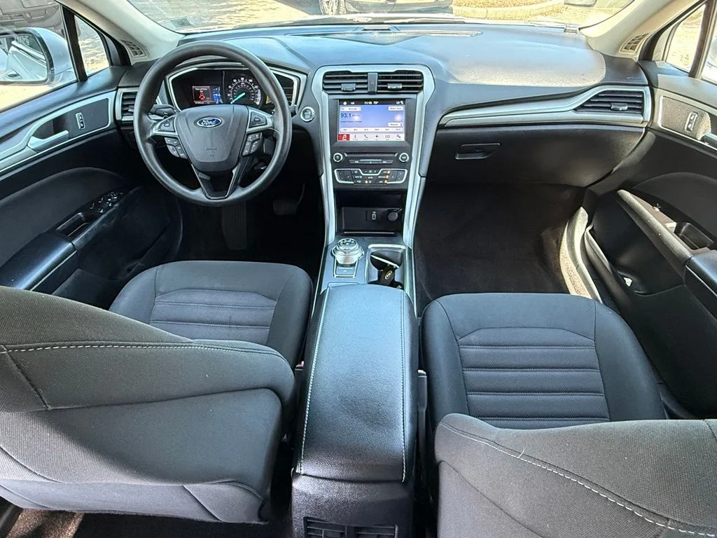 Used 2017 Silver Ford SE image 26
