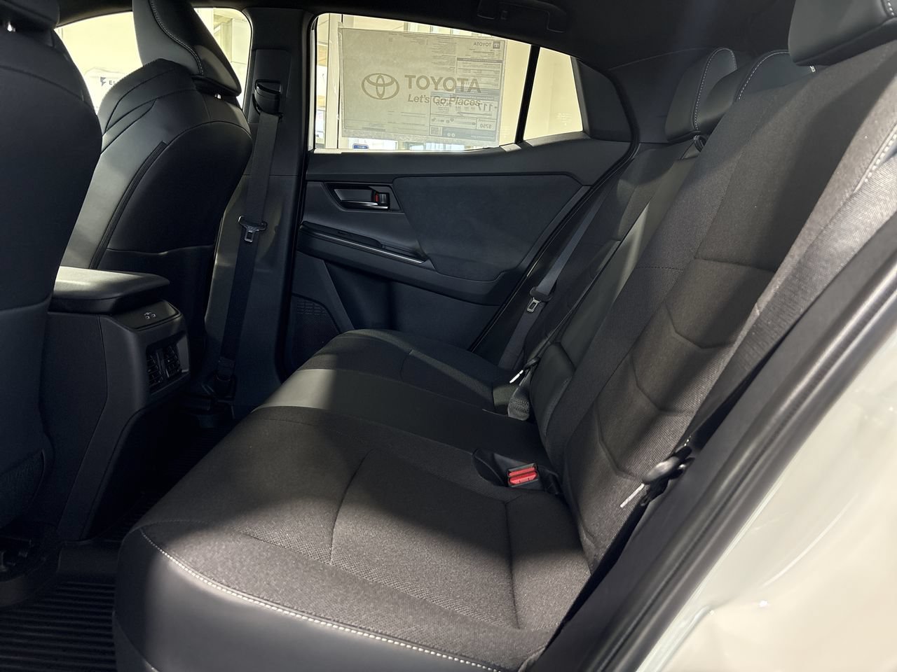 2026 Toyota C-HR SE - Photo 23
