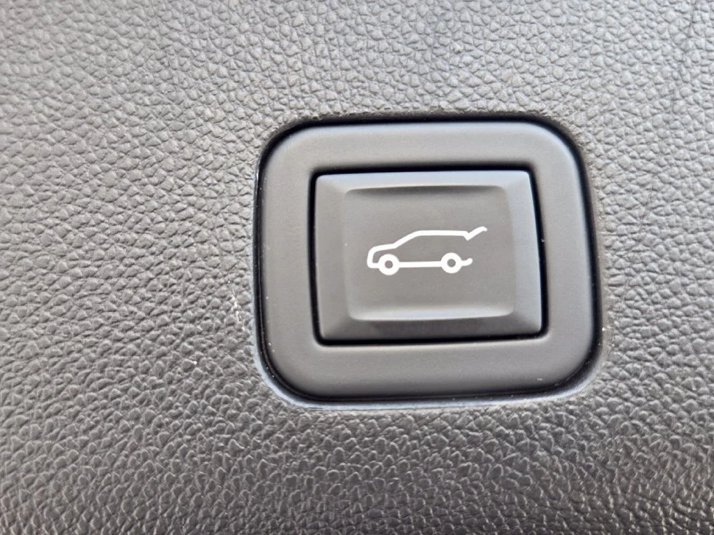 Used 2023 BLACK Chevrolet LT image 15