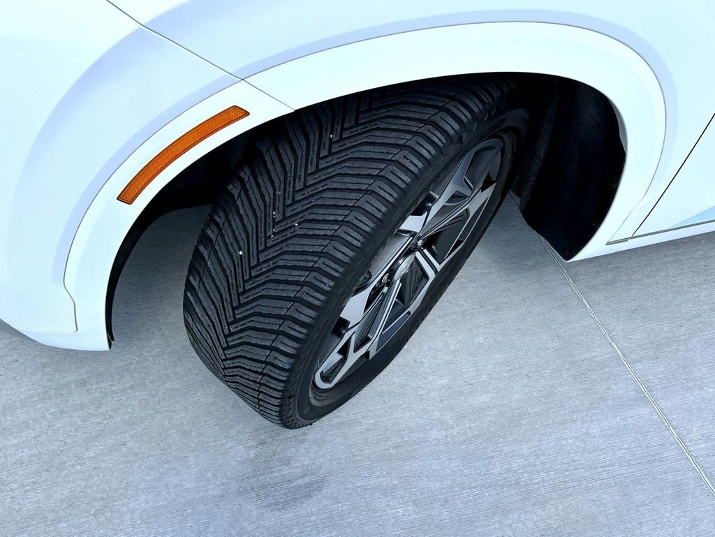 Used 2021 White Hyundai Calligraphy image 26