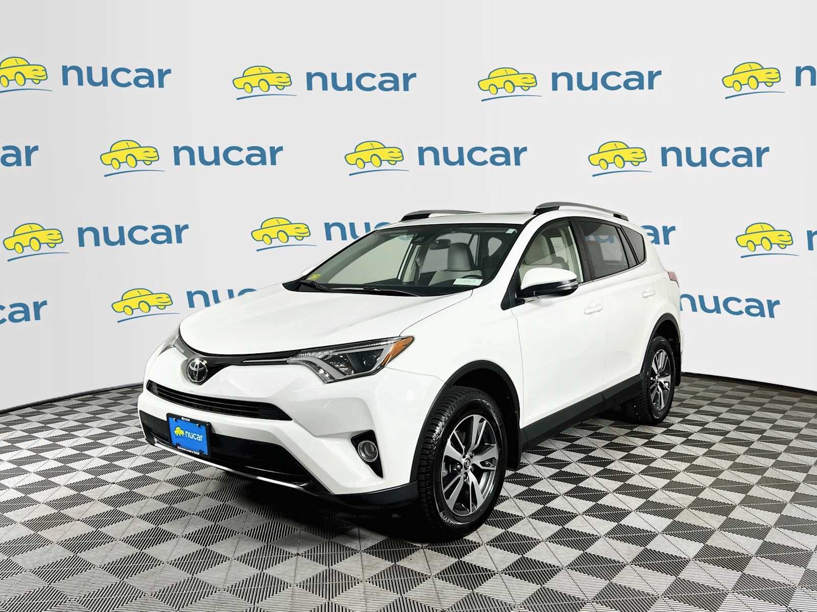 Used 2017 Super White Toyota XLE image 3