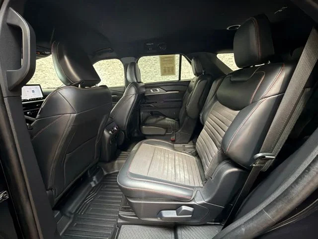 Used 2025 Agate Black Metallic Ford ST-Line image 15
