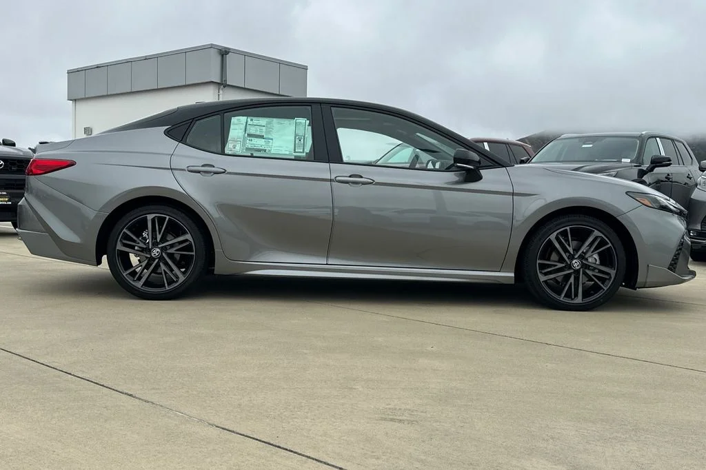 New 2026 Heavy Metal with Midnight Black Metallic roof <sup>1</sup> Toyota  XSE image 3
