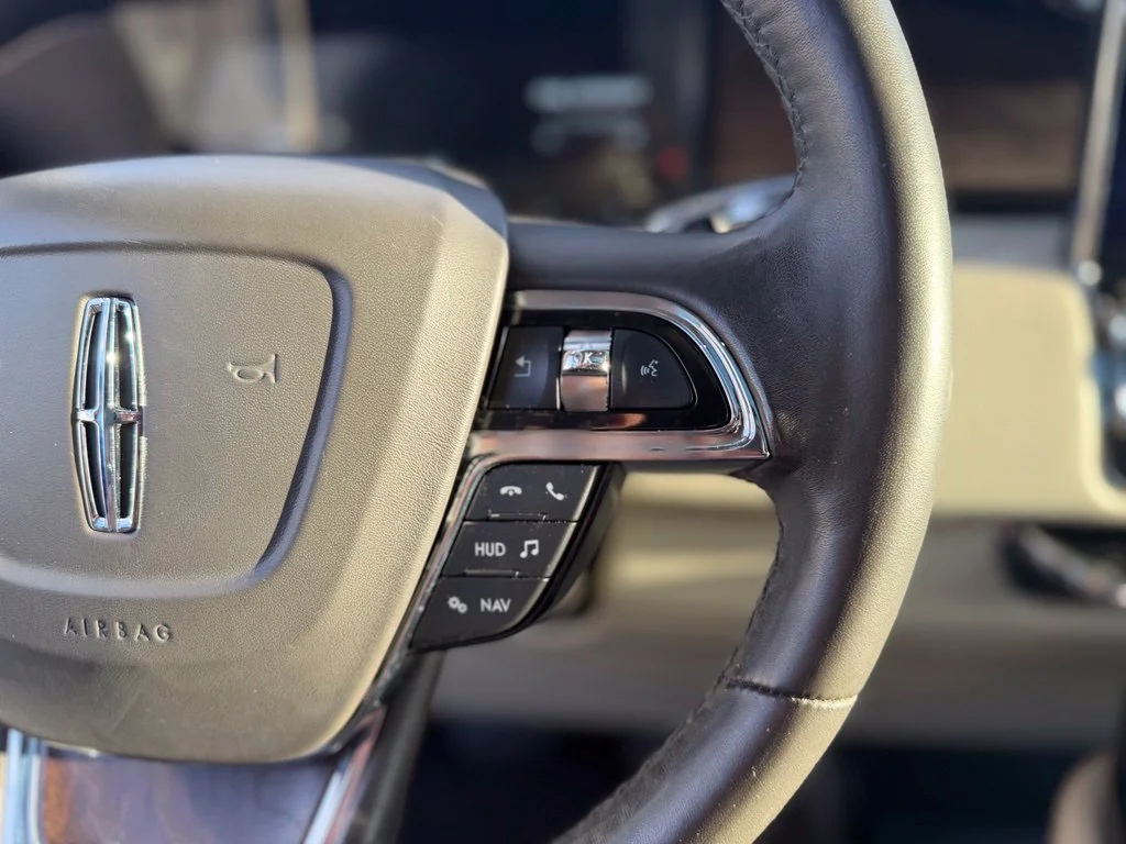 Used 2019 White Lincoln Reserve image 28