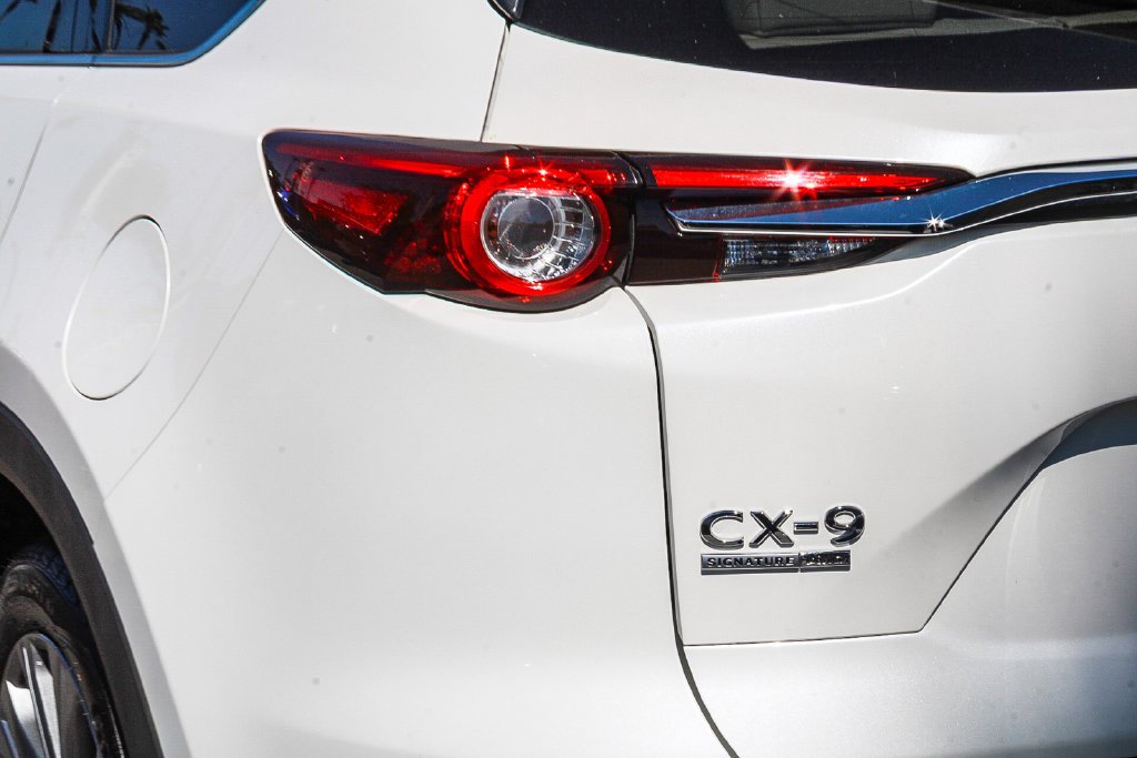 Used 2023 White Mazda Signature image 7