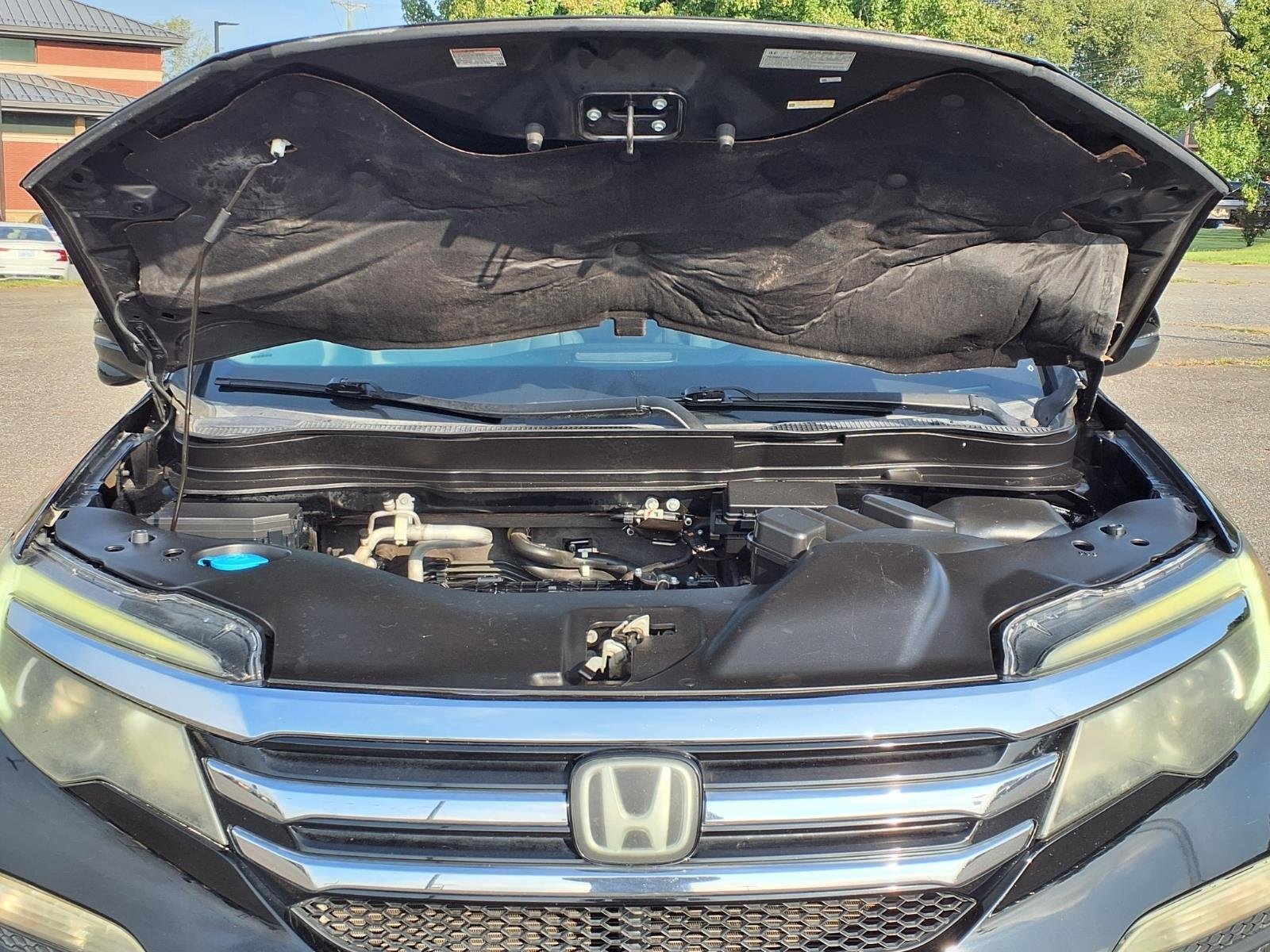 Used 2016 Crystal Black Pearl Honda Touring image 31