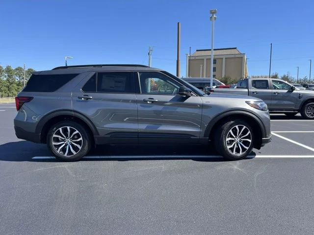New 2026 Carbonized Gray Metallic Ford ST-Line image 3