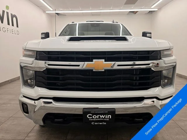 Used 2024 Summit White Chevrolet LT image 8