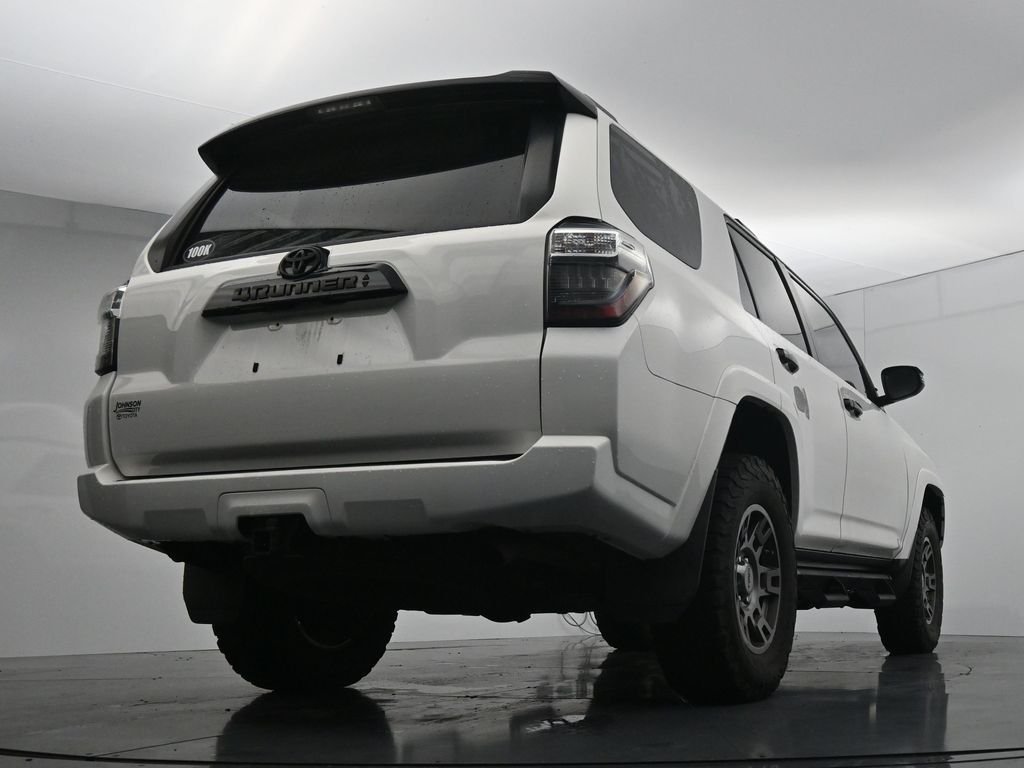 Used 2020 White Toyota Venture image 32