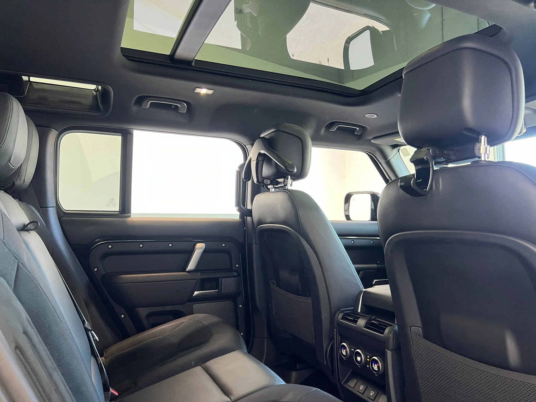 Used 2023 Black Land Rover V8 image 25